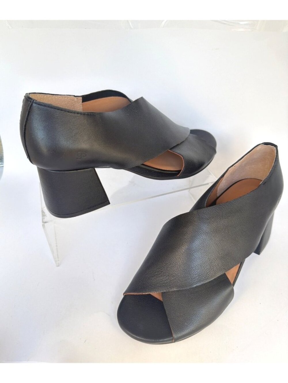 Gentle Souls Yvette Sandals Black Leather Chunky Heel Women Size 9.5